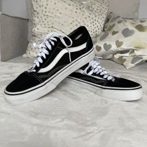 Vans Old Skool sneakers. Size 8.5 women/7 men.